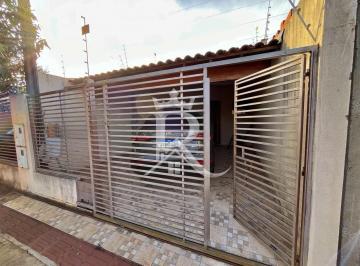 Casa · 90m² · 3 Quartos · 1 Vaga · OPORTUNIDADE DE VENDA - Casa com 3 Dormitórios e Área Gourmet na Região Leste