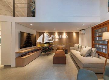 Casa · 230m² · 5 Quartos · 3 Vagas · Casa em condomínio, em Camburizinho, disponível para venda.