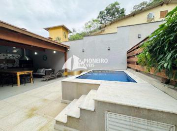 Casa · 132m² · 4 Quartos · 2 Vagas · Casa em condomínio, disponível para locação anual ou temporada.