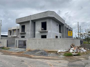Casa · 86m² · 2 Quartos · 1 Vaga · Esquina valorizada com duas suítes e ótimo espaço externo