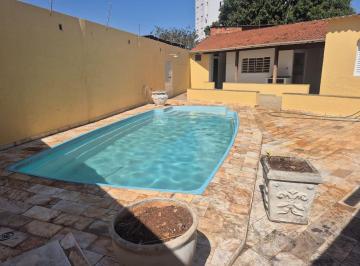 Casa · 455m² · 4 Quartos · 2 Vagas · Casa com 4 quartos à venda bairro Presidente Roosevelt - Uberlândia/MG
