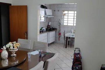 Casa · 140m² · 3 Quartos · 2 Vagas · Casa em Poços de Caldas