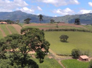 Rural · 130m² · 4 Quartos · 2 Vagas · Sítio em Caldas - Caldas