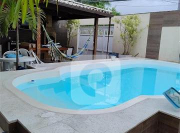 Casa · 300m² · 3 Quartos · 2 Vagas · Casa Condomínio Fechado, com 3 suítes, ampla sala, piscina, academia e área gourmet.