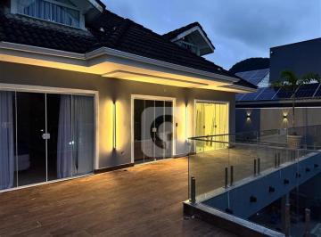 Casa · 360m² · 5 Quartos · 6 Vagas · Duplex de Alto Padrão 360m² com 5 Suites e Jardim de Inverno – Vargem Grande/RJ