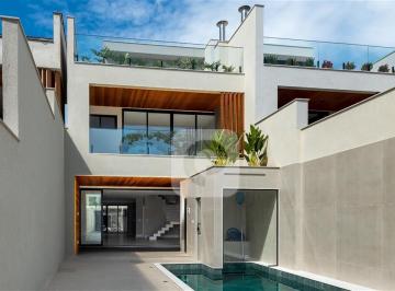 Casa · 350m² · 5 Quartos · 2 Vagas · CASA TRIPLEX COM 5 SUÍTES E LAZER NA FRENTE | PRIMEIRA LOCAÇÃO | ESTILO CONTEMPORÂNEO | BARRA