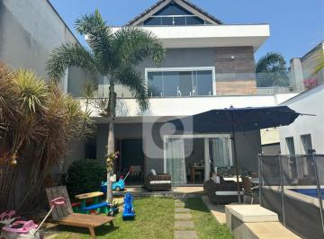 Casa · 300m² · 3 Quartos · 3 Vagas · Excelente casa em condomínio com 3 suítes ilha de Guaratiba