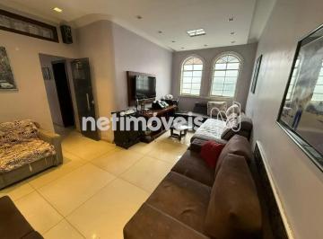 Casa · 360m² · 10 Quartos · 3 Vagas · Ampla casa de 10 quartos e 6 banheiros
