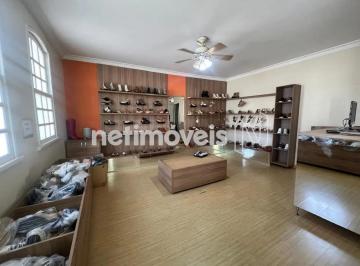 Comercial · 503m² · 3 Quartos · 4 Vagas · Casa de 03 quartos, 503 m²;, no Serrano.