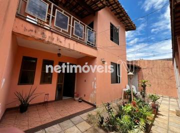 Área externa · Casa espaçosa à venda no bairro João Pinheiro – localização privilegiada!