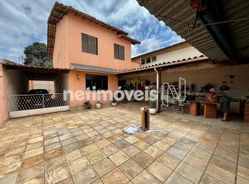 Casa · 374m² · 4 Quartos · 8 Vagas · Casa espaçosa à venda no bairro João Pinheiro – localização privilegiada!