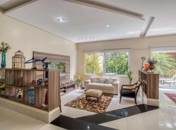 Casa · 370m² · 3 Quartos · 6 Vagas · Casa à venda com 370m², 3 Suítes, 6 vagas de garagem, reformada - Alto da Boa Vista
