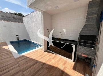 Casa · 115m² · 3 Quartos · 2 Vagas · Vende-se Casa Sobreposta Térrea 03 dormitórios sendo 03 suítes no bairro de Embaré em Santos.