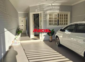 Casa · 183m² · 4 Quartos · 2 Vagas · Sobrado com 4 domitorios,sendo 1 suite com hidro no Bosque dos Eucaliptos