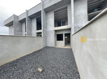 Casa · 80m² · 2 Quartos · 1 Vaga · Escada Lateral e Ambientes Integrados: Viva com Estilo