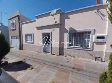 Casa · 534m² · 4 Quartos · 1 Vaga · Oportunidade Única: Casa com Anexo e Amplo Pátio na Cidade Alta!