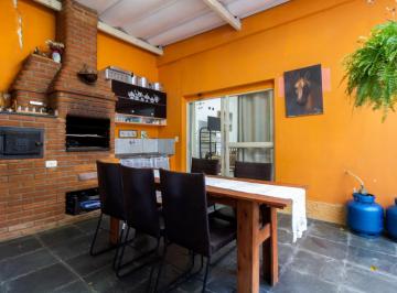 1e8f85fc-8f13-4b23-a48f-5a1850adf3b4 · Elegante sobrado para venda em Vila Nova Caledônia com 3 quartos, sendo 1 suíte, 168m²