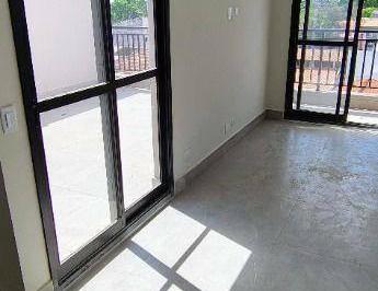 6f8df8b9f4e41a6c56514342cef07262b2a81d21 · Cobertura com 2 vagas de garagem, 2 suítes no piso superior proporcionado conforto e privacidade, sa