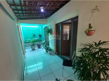 Casa · 300m² · 8 Quartos · Vende-se imóvel com 3 casas em localização privilegiada na Zona Norte de Natal!