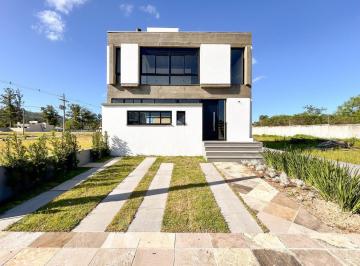 Casa · 120m² · 3 Quartos · 2 Vagas · Casa em Condomínio na Hípica com 3 dorm, suíte, churrasqueira, 2 vagas à venda por R$ 770.000