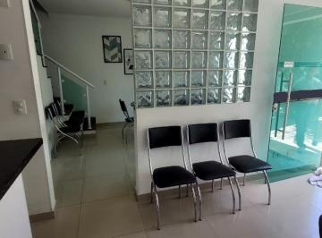 Comercial · 70m² · 2 Quartos · 2 Vagas · Imóvel Comercial de Esquina: Oportunidade Única de Negócio!