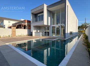 Foto 05 · Casa de Alto Padrão no Maitinga em Condomínio Fechado, 4 suítes, 247m², com piscina privativa