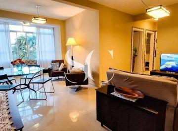 Sala ampla · Apartamento Porteira Fechada na Aparecida – 1 Quadra da Praia e Vista Livre