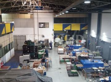Comercial · 800m² · Galpão com 800m2, vestiários, escritórios, em ótima localização em Interlagos