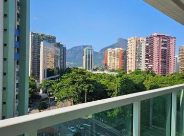 Foto 01 · Imperdível Apartamento de 2 Quartos na Barra da Tijuca com 64m² e 1 Vaga de Garagem no Rio de Janeir