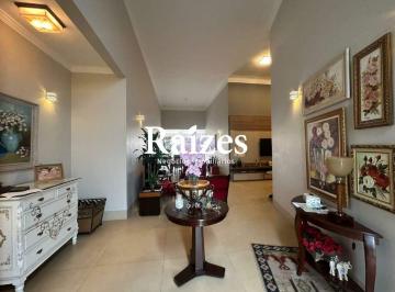 Casa · 302m² · 3 Quartos · 4 Vagas · Linda casa com 3 suítes no Versailles