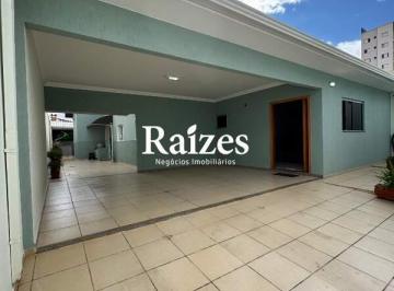 Casa · 194m² · 3 Quartos · 4 Vagas · Excelente Casa de 193m² no Bairro Santa Mônica
