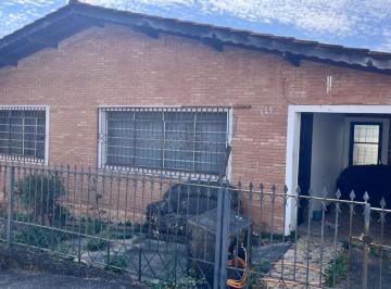 jjcuug2odkxmtg0mgi1nmu2_md · Casa 3 quartos, quintal, oportunidade