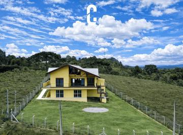 000fc89e-cc70-49bd-b51b-a9407e31e47f-png1771774500827.png · Casa Nova com Vista Definitiva e Alto Padrão  Campos do Jordão