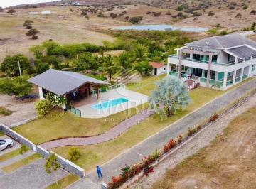 Casa de 4 quartos, Sairé · Casa de condomínio com amplo terreno e 04 suítes à venda em Sairé/PE!