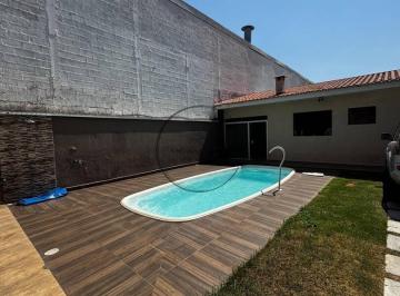 Casa · 225m² · 2 Quartos · 4 Vagas · Casa térrea com piscina e área gourmet à venda no Jardim Atibaia
