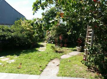 Casa · 400m² · 4 Quartos · 4 Vagas · Casa na Vila Tupy Itanhaém, 4 suítes, 3 banheiros, sala ampla, sala de jogos, garagem para 4 carros.