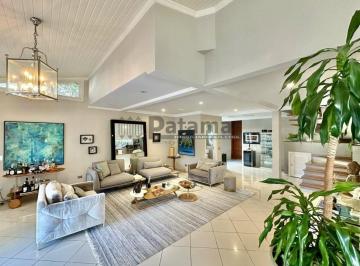 Casa · 496m² · 4 Quartos · 5 Vagas · 4 Quartos, 4 Suites ótima qualidade, localização, piscina e vista!
