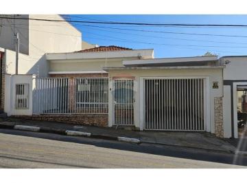 Casa · 338m² · 3 Quartos · 1 Vaga · Casa Ampla e Bem Localizada – Ideal para Família ou Negócio