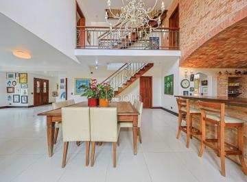 Casa · 390m² · 4 Quartos · 2 Vagas · Casa em condominio com 390m² privativos, 3 suítes