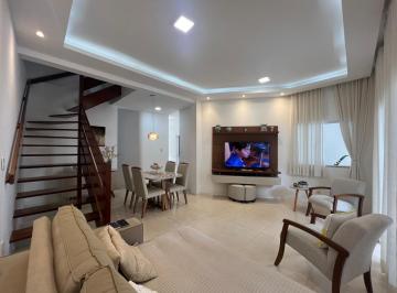 Casa de 3 quartos, Salvador · Casa em Itapuã de 3/4 com gabinete , reformada , suíte , ventilada e nascente
