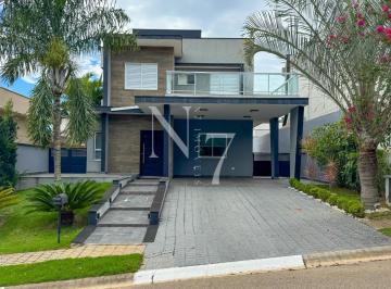 Casa · 167m² · 3 Quartos · 4 Vagas · Casa com 03 Suítes, Piscina, Área gourmet em Condomínio Fechado.