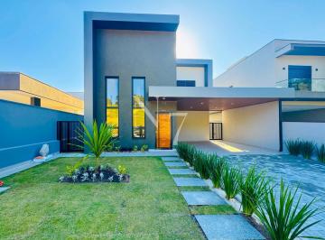 Casa · 207m² · 4 Quartos · 2 Vagas · Sobrado NOVO em Condomínio Fechado.