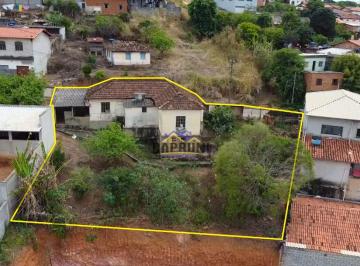 Casa · 591m² · Casa Antiga com lote de 591m² Bairro Lourdes, Carmópolis de Minas - MG.