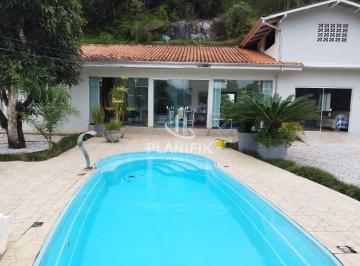 Casa · 230m² · 3 Quartos · 4 Vagas · Linda casa no Bairro Azambuja