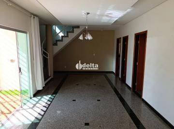Casa · 500m² · 5 Quartos · 4 Vagas · Casa residencial com 5 quartos sendo 2 suítes disponível para locação e venda no bairro Alto Umuaram