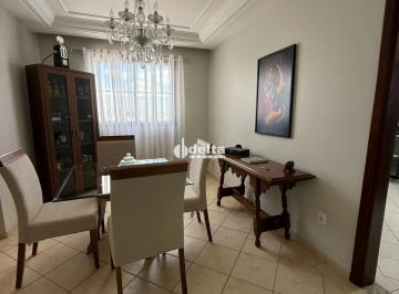 Apartamento · 220m² · 3 Quartos · 2 Vagas · Apartamento com 3 quartos sendo 1 suite disponível para venda no bairro Jardim Finotti em Uberlândia