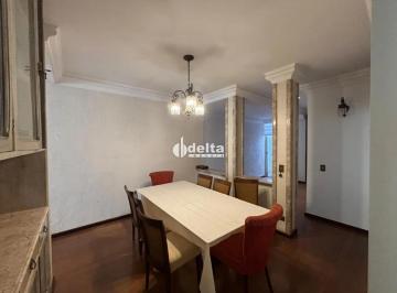 Casa · 262m² · 3 Quartos · 2 Vagas · Casa residencial disponível para venda no bairro Centro em Uberlândia-MG