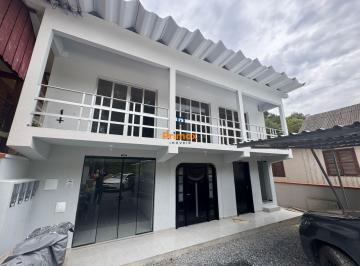 Apartamento · 1 Quarto · 1 Vaga · Apartamento amplo de 1 dormitório com Garagem a 4,5 Km do Centro de Brusque!