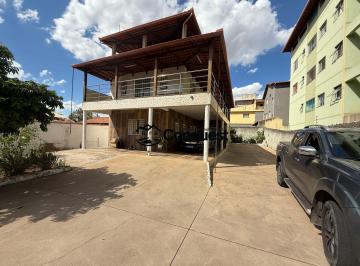 Casa · 310m² · 3 Quartos · 10 Vagas · Vendo Excelente Casa de 3 quartos sendo 1 suíte, 10 vagas garagem, lote 420 metros, Jardim Riacho Pe