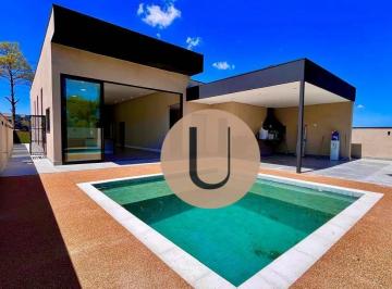 c94eb8f3ee9b96cdd60e9b52ccee15d8307393b3 · Casa Térrea com 03 suítes e Piscina!
